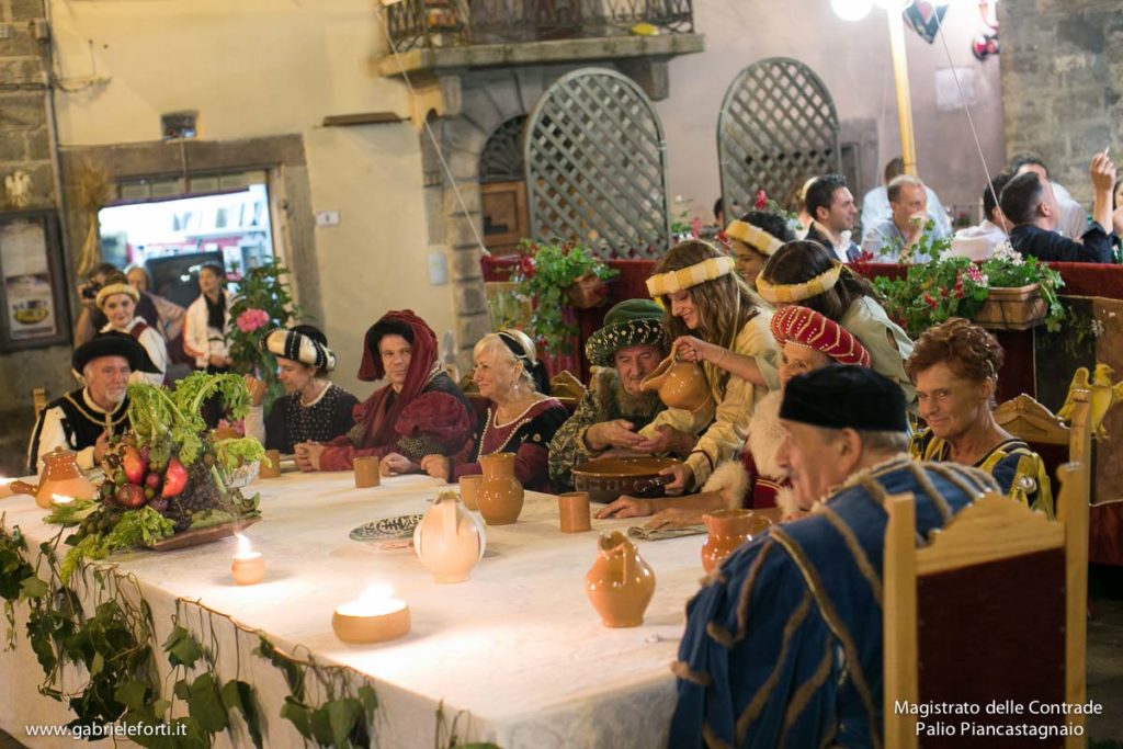 A spasso con le Contrade palio Piancastagnaio 2016